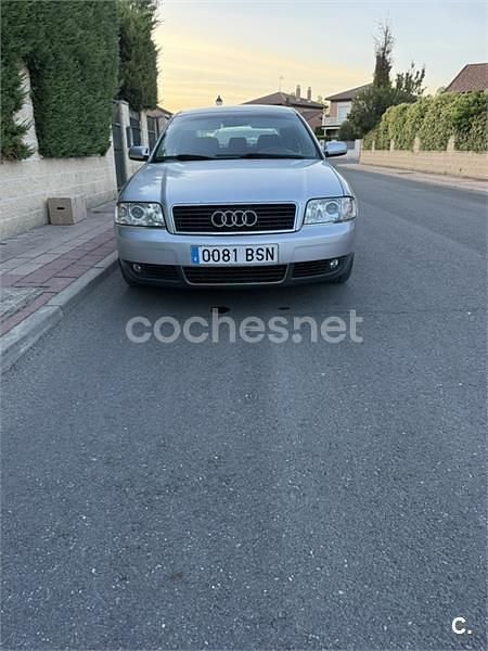 Usado Audi A6 Premium 165 CV (121 kW) 2002 Gris / plata Berlina