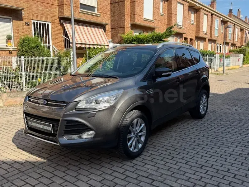 Usado Ford Kuga Titanium 150 CV (110 kW) 2015 Gris / plata SUV