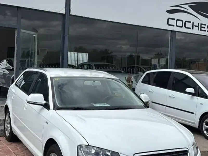 Usado Audi A3 Attraction 105 CV (77 kW) 2010 Blanco Utilitario
