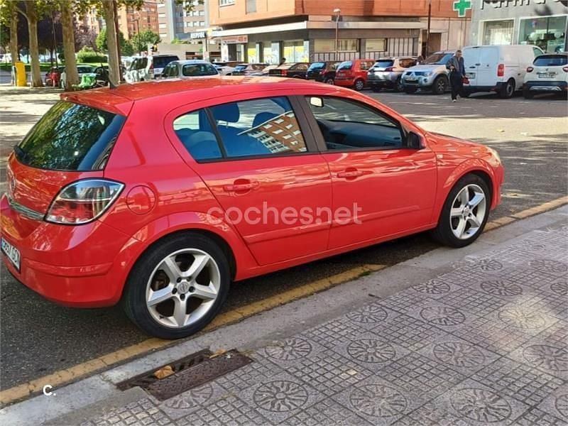 Usado Opel Astra Sport 115 CV (84 kW) 2007 Rojo Berlina