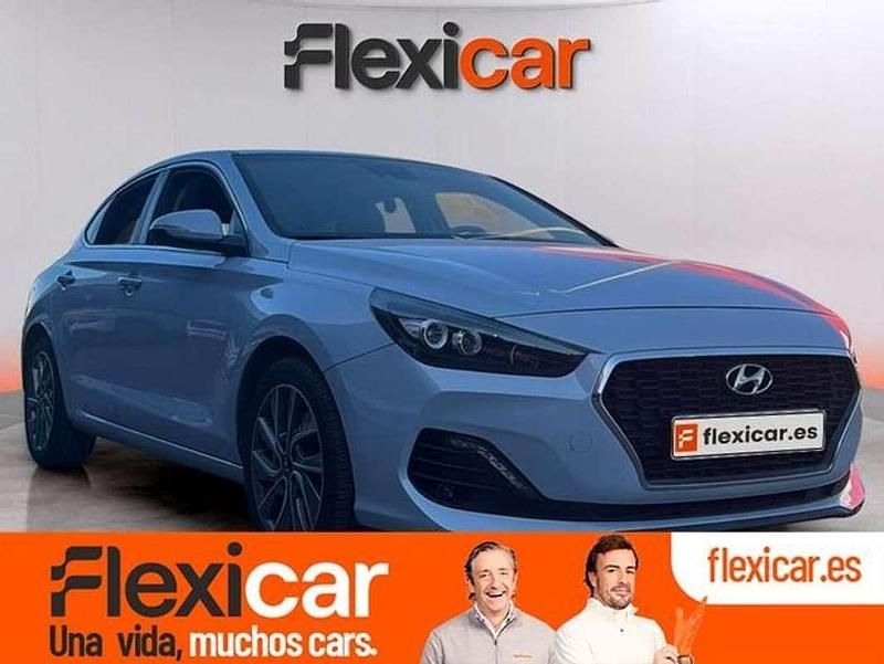 Gris Usado 2019 Hyundai i30 Berlina | 13.490 € (Buen precio) - Imagen 1/4