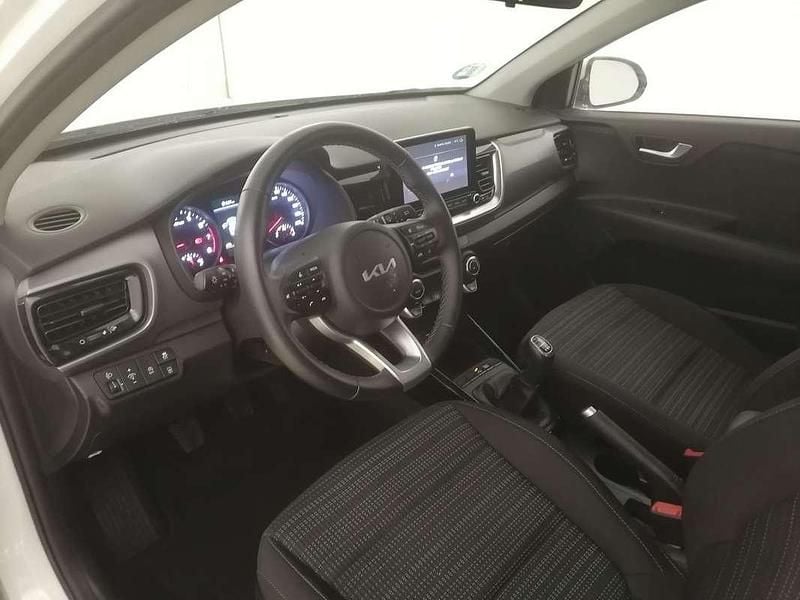 Usado Kia Stonic 101 CV (74 kW) 2024 Blanco SUV