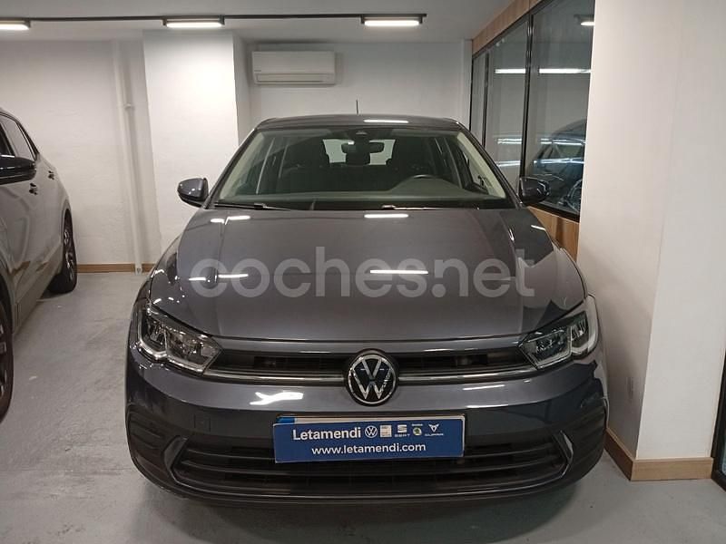 Usado VW Polo Life 110 CV (80 kW) 2021 Gris / plata Berlina