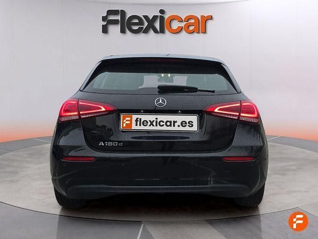Usado Mercedes A180 109 CV (80 kW) 2018 Negro