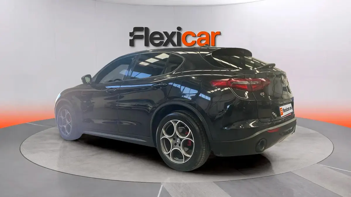 Usado Alfa Romeo Stelvio Sprint 190 CV (139 kW) 2022 Negro SUV