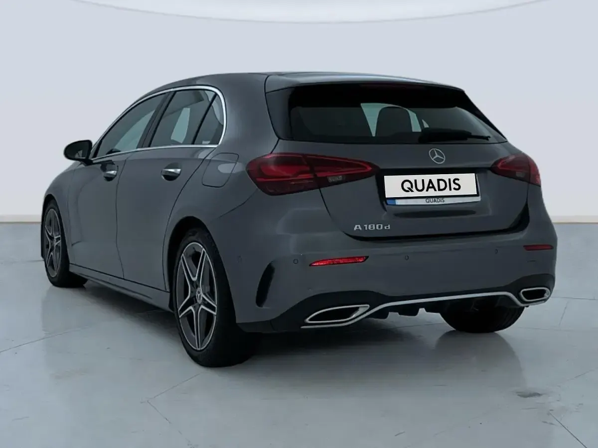 Usado Mercedes A180 Advanced 116 CV (85 kW) 2023 Gris Utilitario