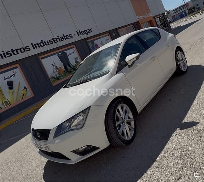 Używany Seat Leon Style 110 KM (80 kW) 2016 Biały Sedan/Limuzyna