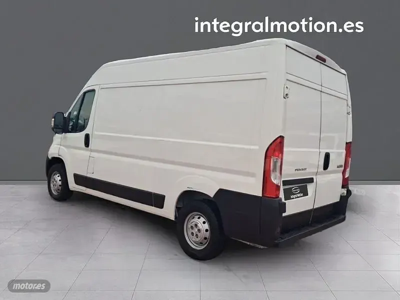 Usado Peugeot Boxer 140 CV (102 kW) 2022 Blanco Van