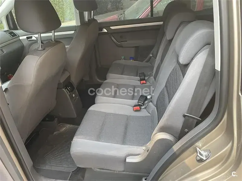 Usado VW Touran Advance 105 CV (77 kW) 2015 Beige Monovolumen