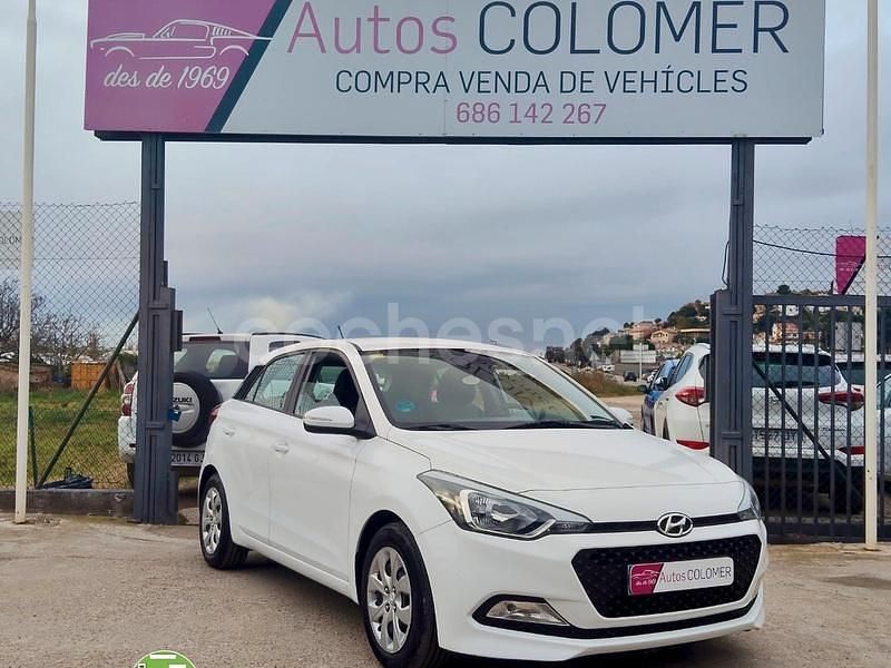 Usado Hyundai i20 90 CV (66 kW) 2015 Blanco Berlina