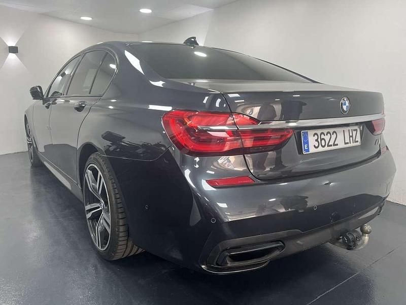 Usado BMW 750 M Sport 449 CV (330 kW) 2016 Gris Berlina