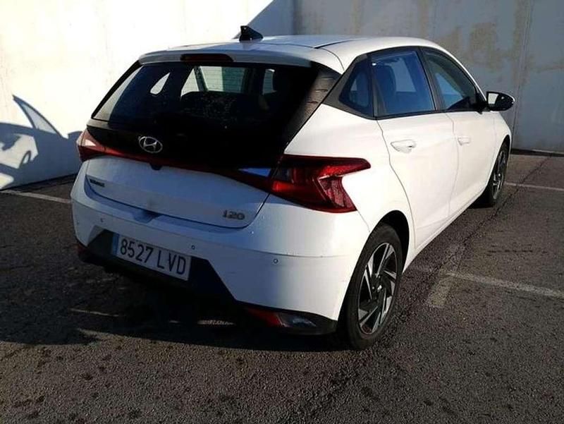 Usado Hyundai i20 101 CV (74 kW) 2021 Blanco Utilitario
