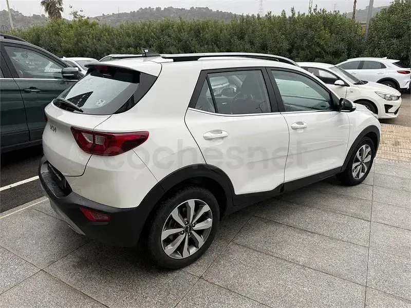 Usado Kia Stonic 100 CV (73 kW) 2025 Blanco SUV