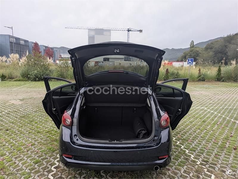 Usado Mazda 3 105 CV (77 kW) 2017 Azul Berlina