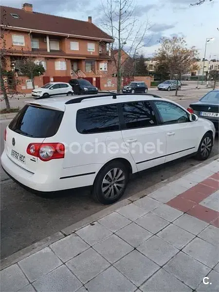 Usado VW Passat Advance 105 CV (77 kW) 2011 Blanco Familiar