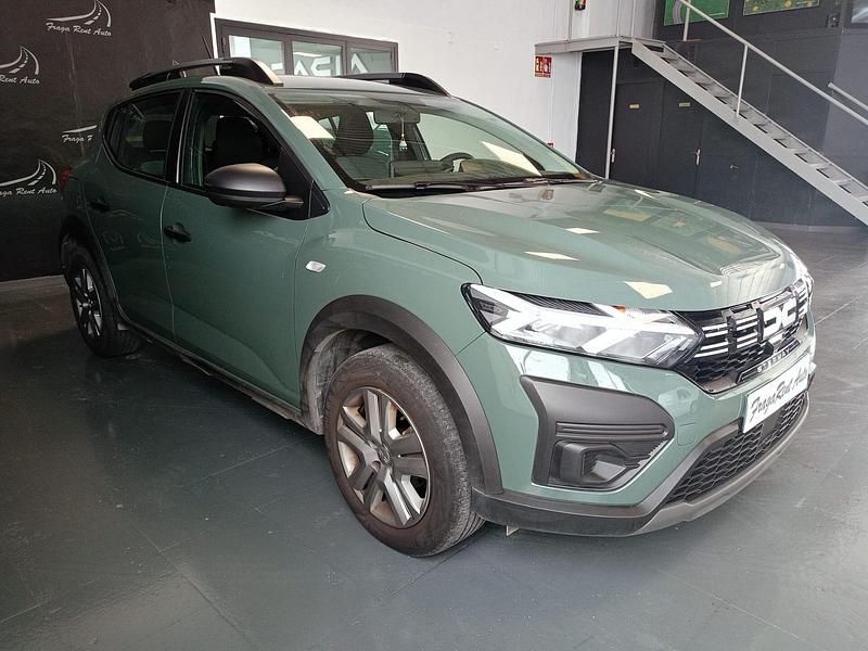 Usado Dacia Sandero Essentiel 91 CV (66 kW) 2023 Verde Berlina