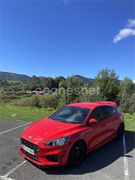 Usado Ford Focus ST-Line 125 CV (91 kW) 2018 Rojo Berlina