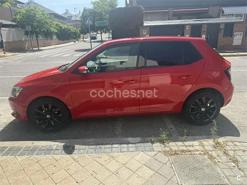 Usado Skoda Fabia Ambition 75 CV (55 kW) 2015 Rojo Berlina