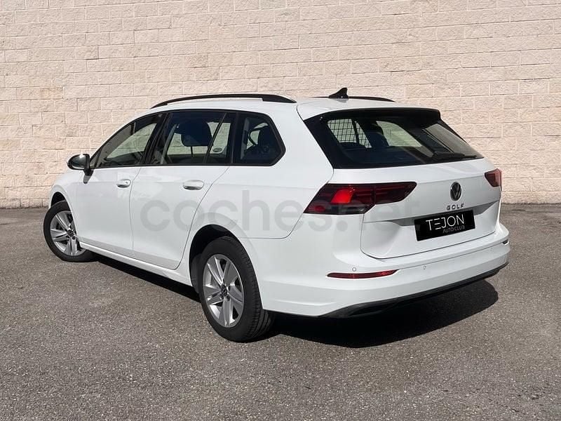 Usado VW Golf VIII 115 CV (84 kW) 2021 Blanco Familiar