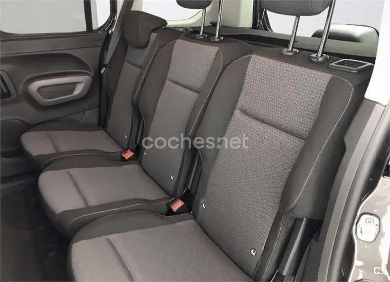 Usado Toyota Proace Verso Active 131 CV (96 kW) 2023 Gris / plata Familiar