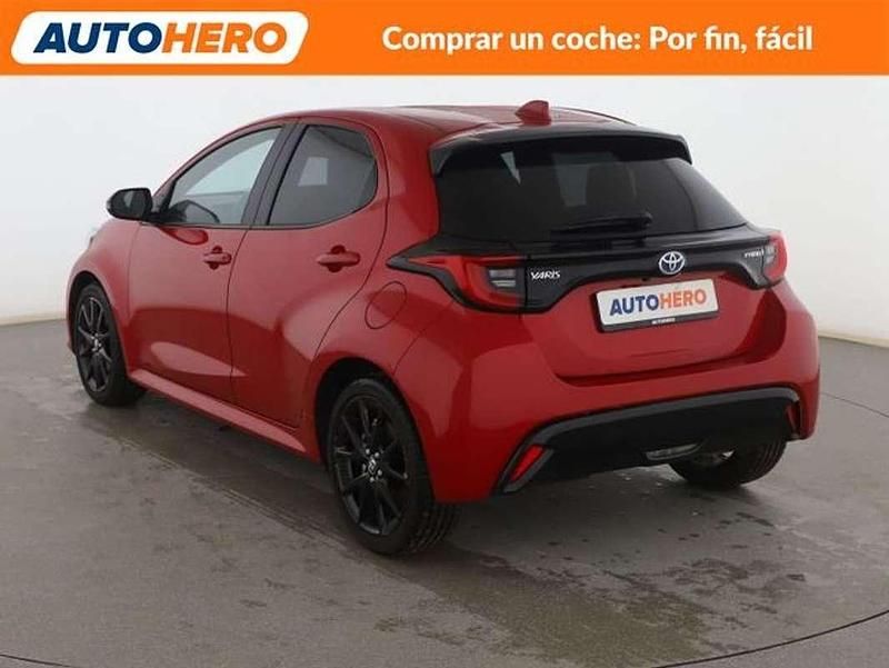 Usado Toyota Yaris Hybrid Style 116 CV (85 kW) 2022 Rojo Berlina