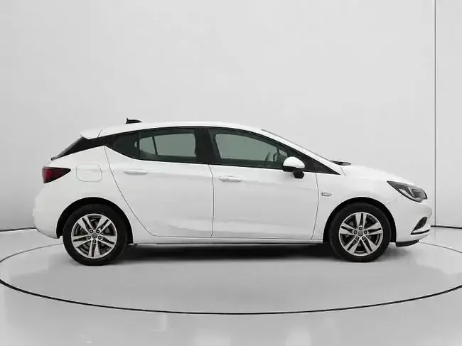 Usado Opel Astra Selective 110 CV (80 kW) 2017 Blanco Berlina