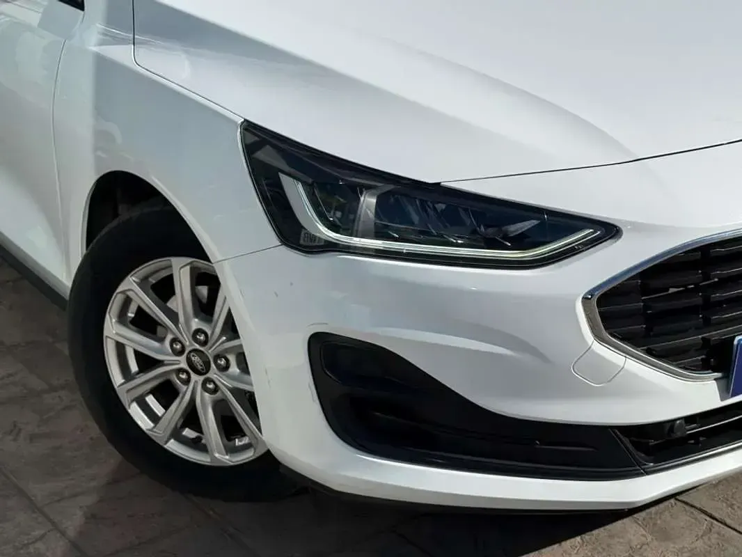 Usado Ford Focus Trend+ 120 CV (88 kW) 2022 Blanco Utilitario