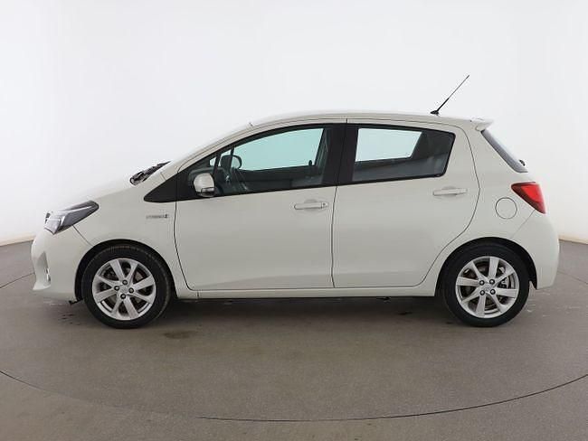 Käytetty Toyota Yaris Hybrid Active 102 HP (75 kW) 2015 Valkoinen Sedan
