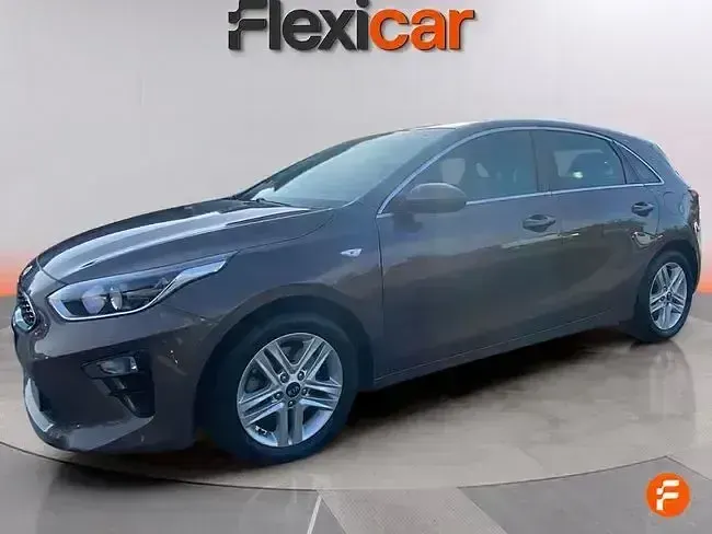 Usado Kia Ceed 100 CV (73 kW) 2020 Marrón Utilitario