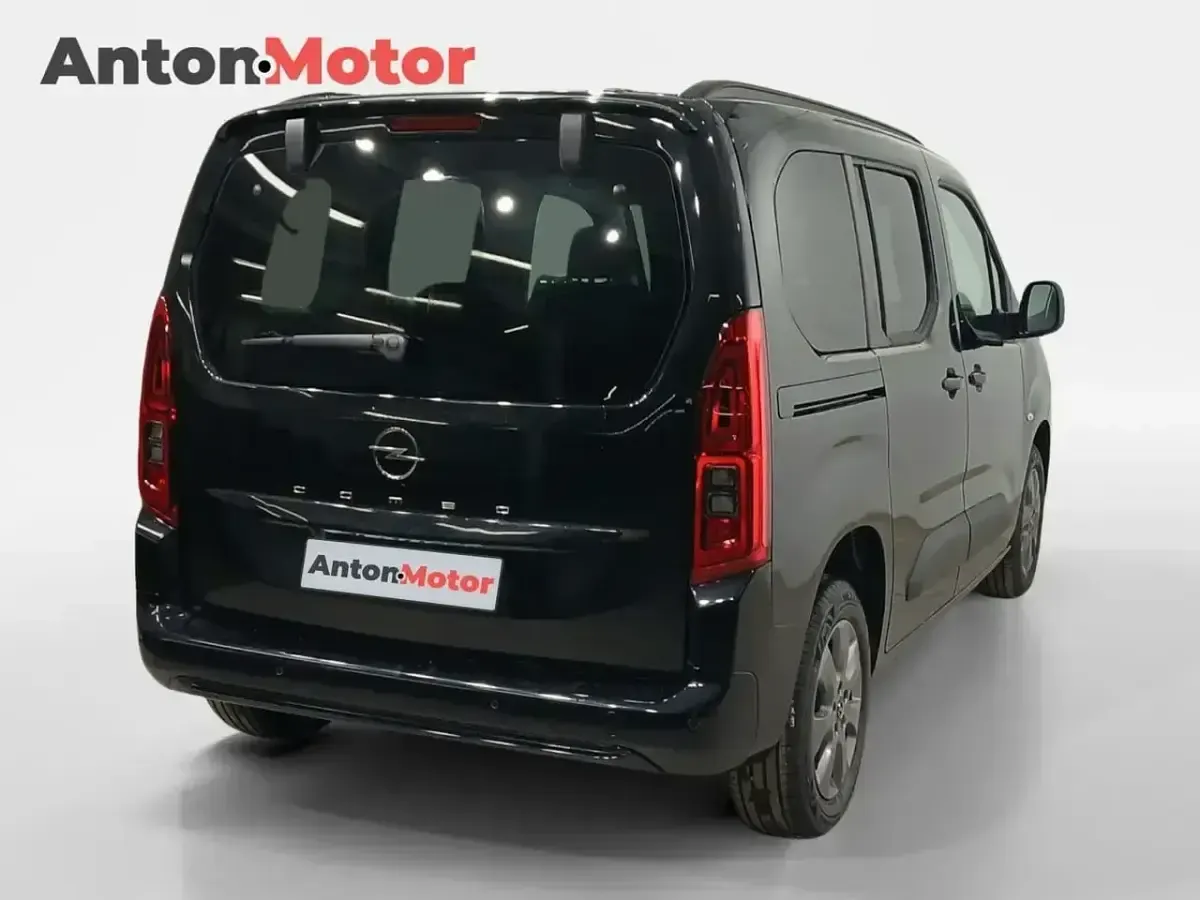 Usado Opel Combo S 100 CV (73 kW) 2024 Negro Monovolumen