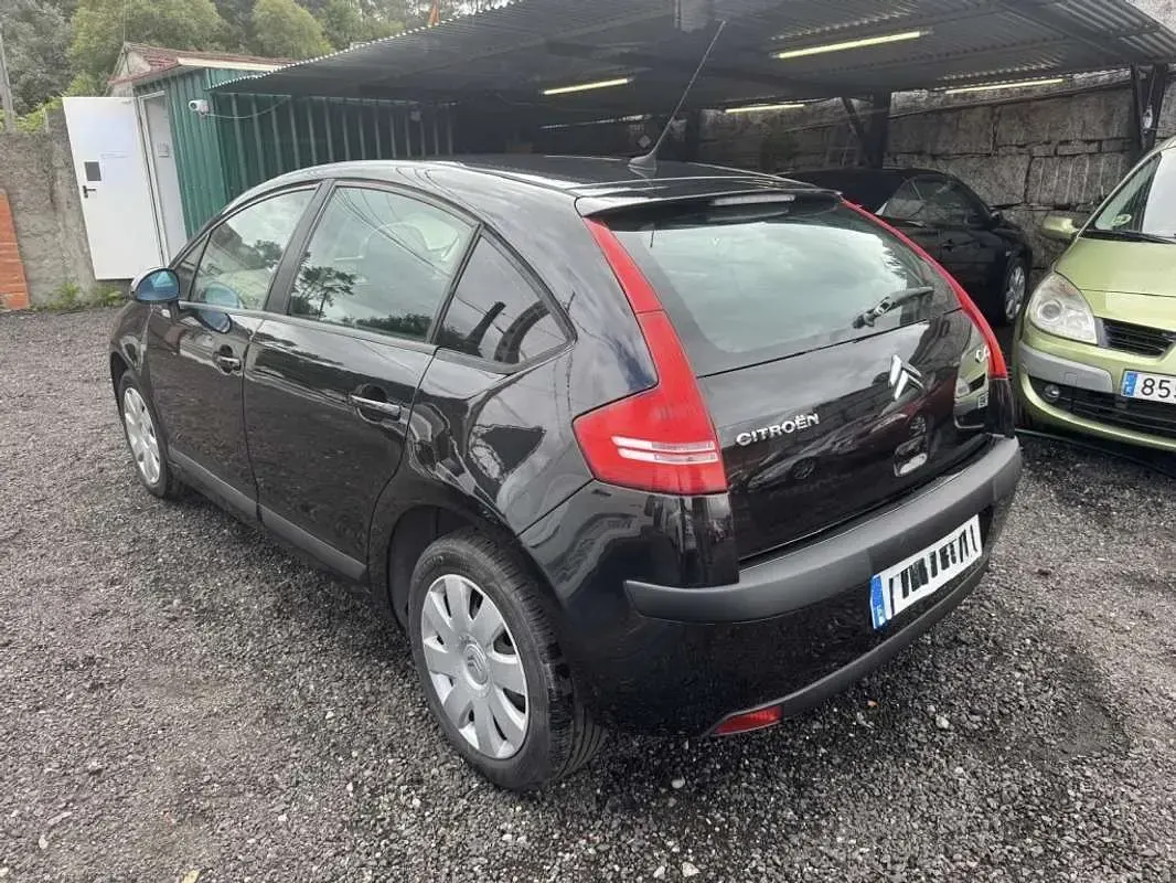 Usado Citroën C4 Exclusive 109 CV (80 kW) 2005 Negro Utilitario