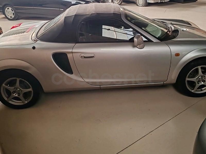 Usado Toyota MR2 140 CV (102 kW) 2002 Gris / plata Descapotable