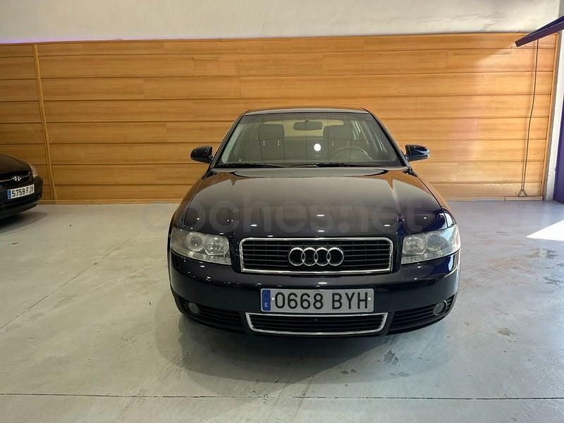 Usado Audi A4 130 CV (95 kW) 2002 Azul Berlina