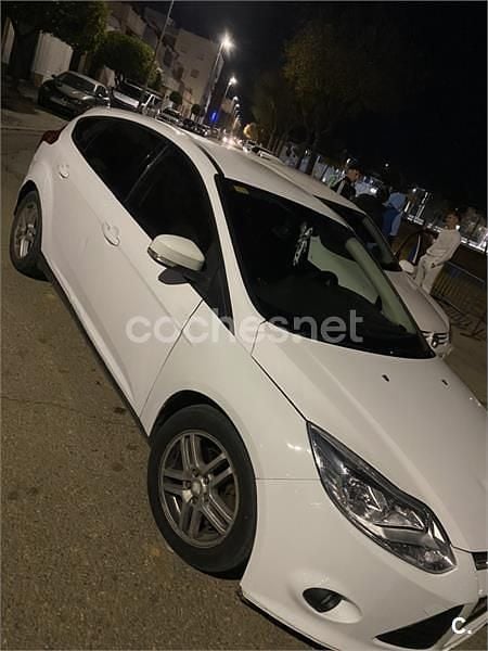 Usado Ford Focus Trend 95 CV (69 kW) 2011 Blanco Berlina