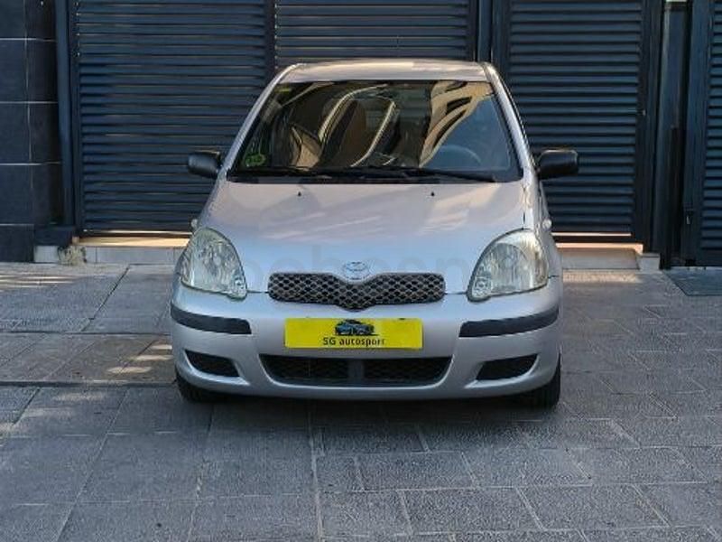 Usado Toyota Yaris Edition 68 CV (50 kW) 2003 Gris / plata Berlina