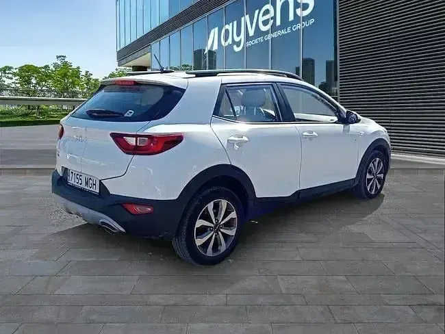 Usado Kia Stonic 101 CV (74 kW) 2023 Blanco SUV
