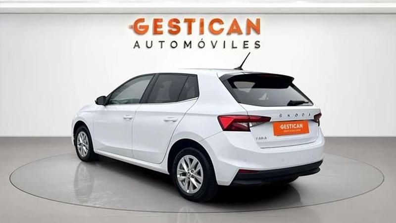 Usado Skoda Fabia Selection 95 CV (69 kW) 2025 Blanco Utilitario