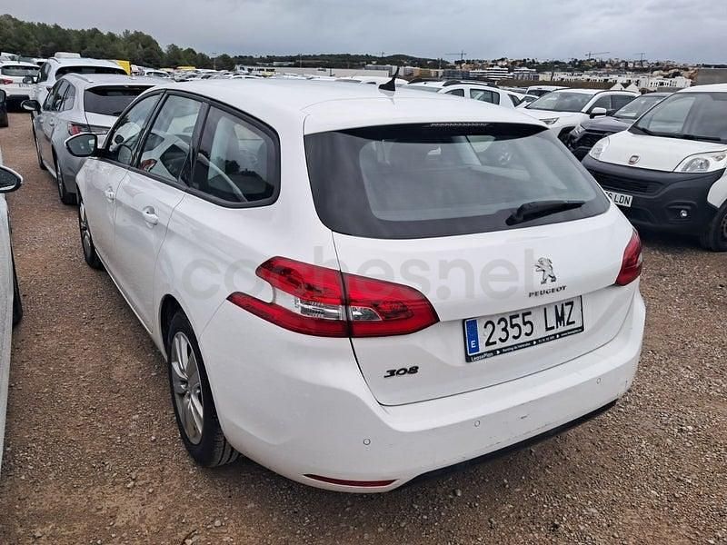 Usado Peugeot 308 SW Active 130 CV (95 kW) 2021 Blanco Familiar