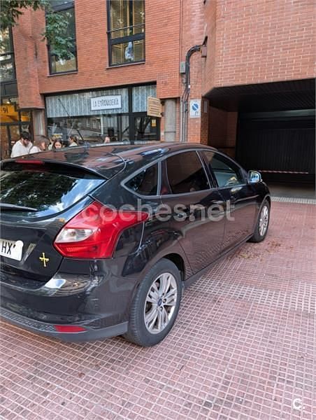 Używany Ford Focus Trend 115 KM (84 kW) 2012 Czarny Sedan/Limuzyna