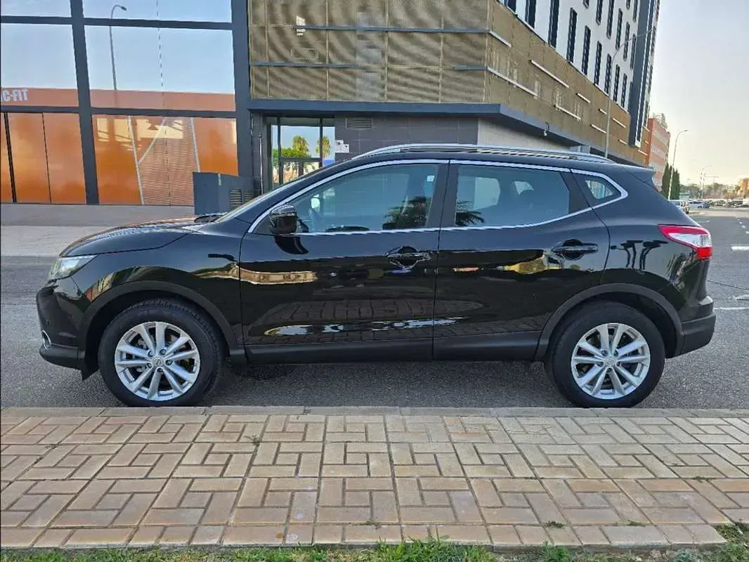 Usado Nissan Qashqai Visia 110 CV (80 kW) 2016 Negro SUV