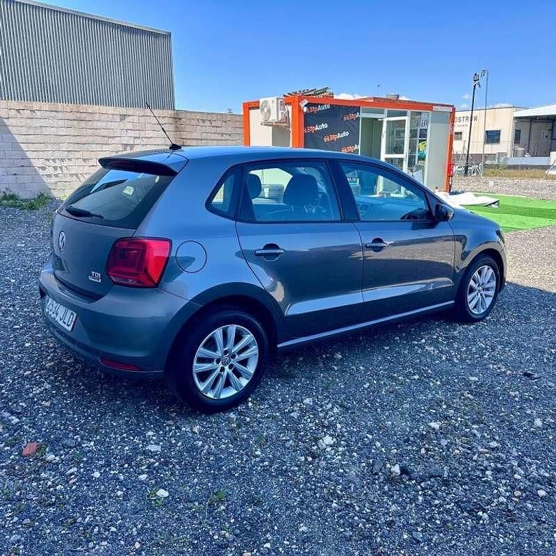 Usado VW Polo 75 CV (55 kW) 2015 Gris Utilitario
