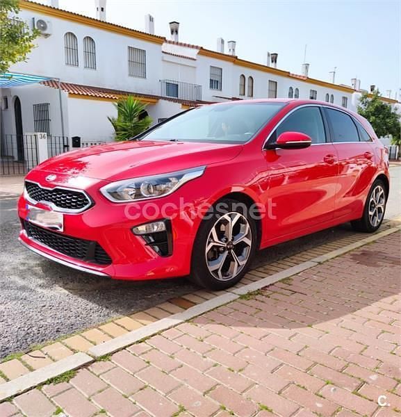 Usado Kia Ceed 140 CV (102 kW) 2018 Rojo Utilitario