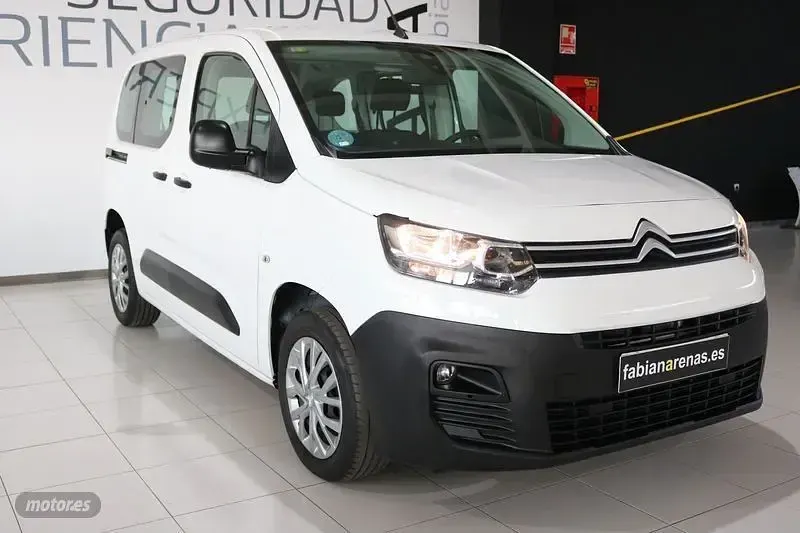 Usado Citroën Berlingo Live 100 CV (73 kW) 2021 Blanco Monovolumen
