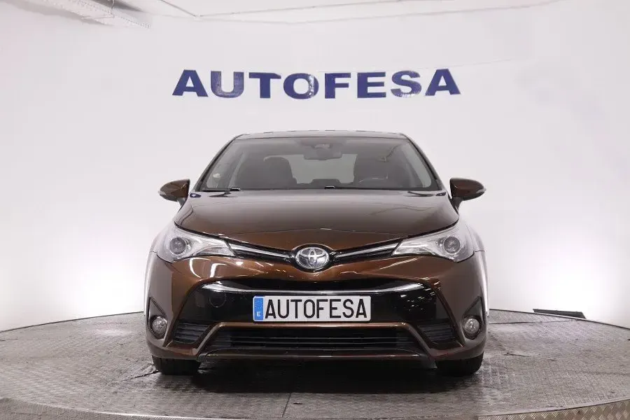 Usado Toyota Avensis Executive 143 CV (105 kW) 2015 Marron Berlina
