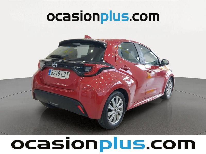 Usado Toyota Yaris Active 116 CV (85 kW) 2022 Rojo Utilitario