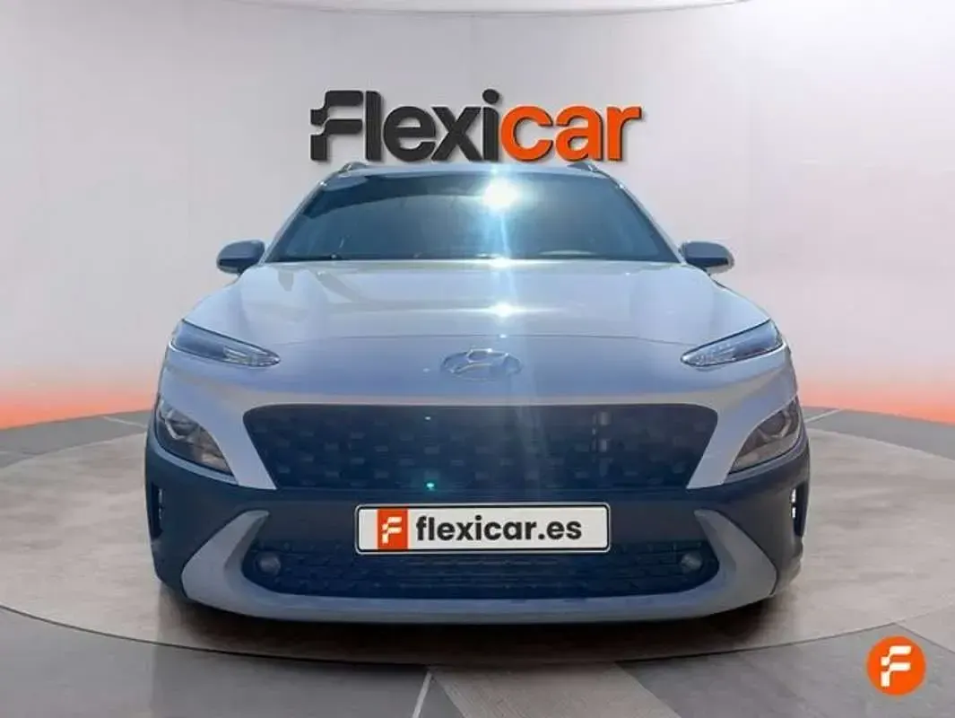 Usado Hyundai Kona 120 CV (88 kW) 2021 Blanco SUV
