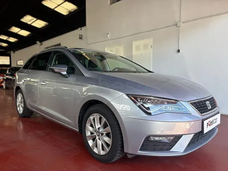 Usado Seat Leon Style 115 CV (84 kW) 2020 Gris / plata Familiar