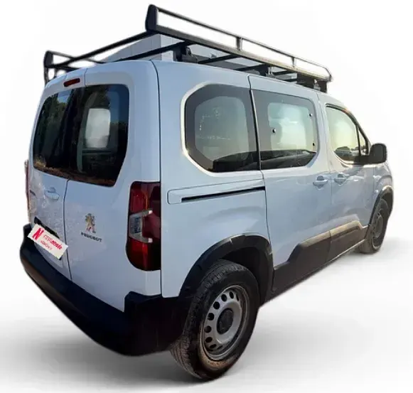 Usado Peugeot Rifter Business-Line 100 CV (73 kW) 2023 Blanco Monovolumen