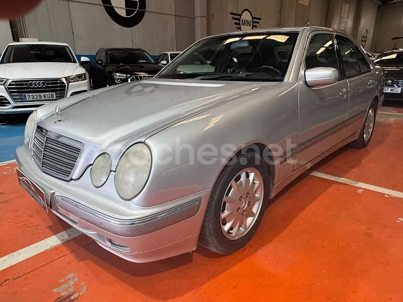 Gris / plata Usado 2001 Mercedes E270 Classic Berlina | 3500 € - Imagen 1/4