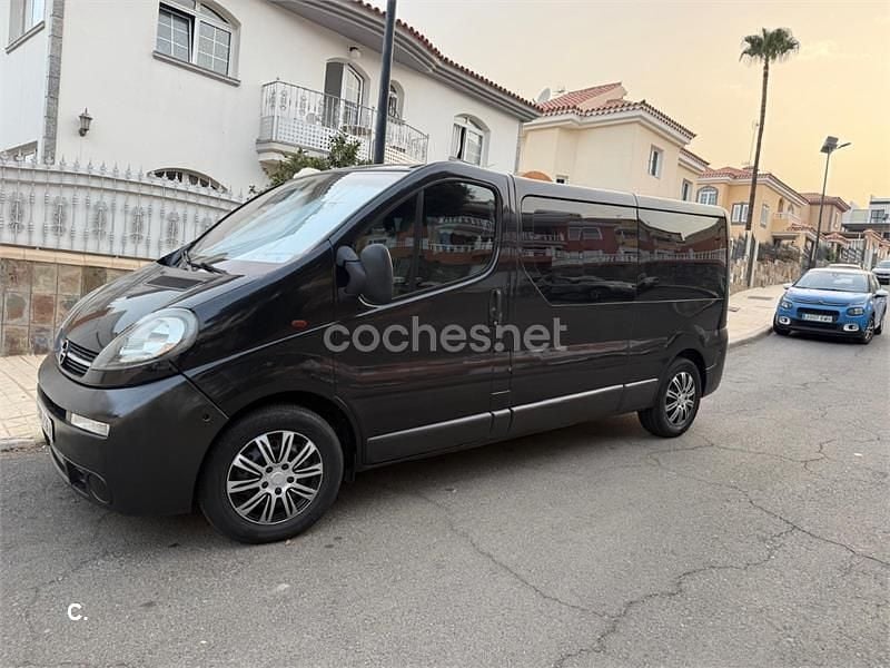 Usado Opel Vivaro 145 CV (106 kW) 2017 Negro Monovolumen